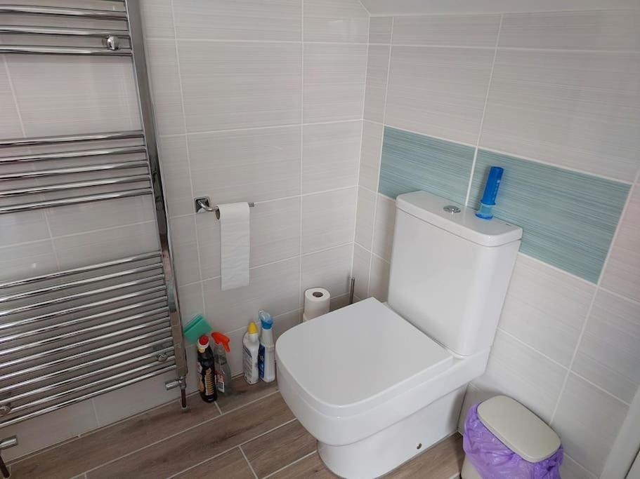 Double Room With Ensuite Shower Room In Quiet, Private House Вётинг Экстерьер фото